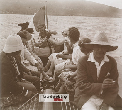Bateau “Le Cygne”, lac d’Annecy, plaque verre photo ancienne stéréo 6x13 cm