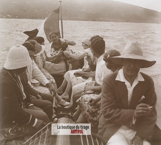 Bateau “Le Cygne”, lac d’Annecy, plaque verre photo ancienne stéréo 6x13 cm
