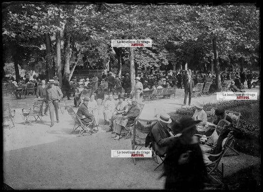 Plaque verre photo ancienne négatif noir et blanc 13x18 cm Vittel parc public