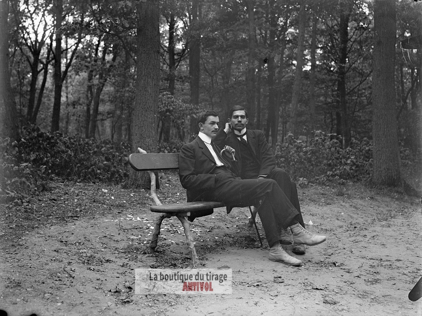 Deux hommes au Bois de Boulogne , plaque verre, photo ancienne, négatif 9x12 cm