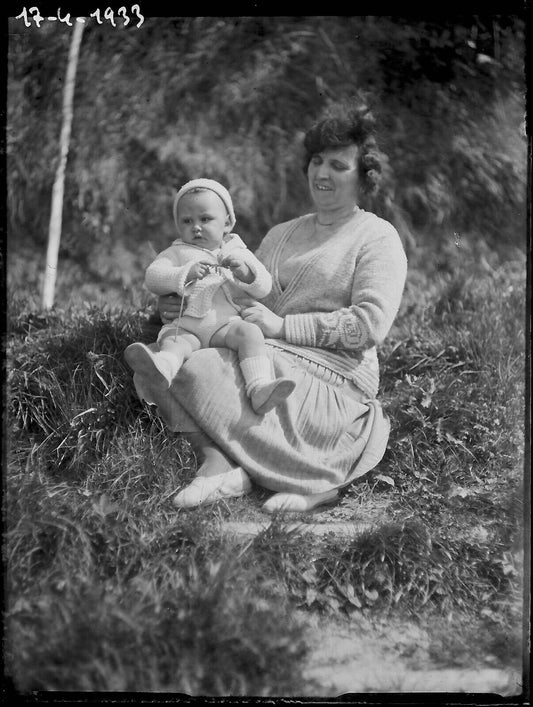 Plaque verre photo ancienne négatif noir et blanc 9x12 cm femme enfant France 