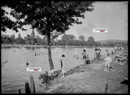 Plaque verre photo ancienne négatif noir et blanc 13x18 cm Vichy baignade bain