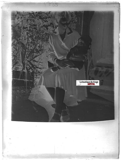 Maman, bébé, Plaque verre photographie ancienne, négatif noir & blanc 9x12 cm