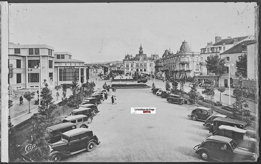 Vichy, Nouvelle Place, Plaque verre photo ancienne négatif noir & blanc 10x15 cm