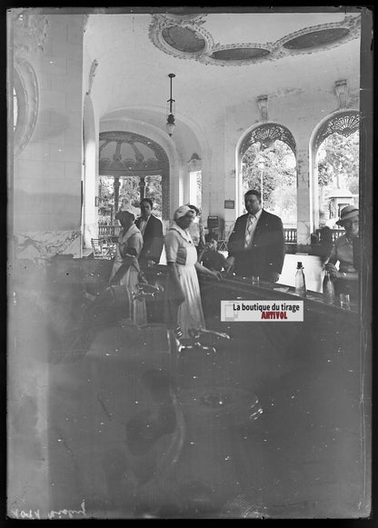 Plaque verre photo ancienne négatif noir et blanc 13x18 cm Vichy source eau