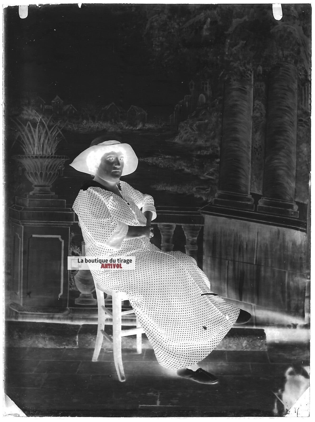 Plaque verre photo ancienne négatif noir et blanc 9x12 cm femme robe vintage 