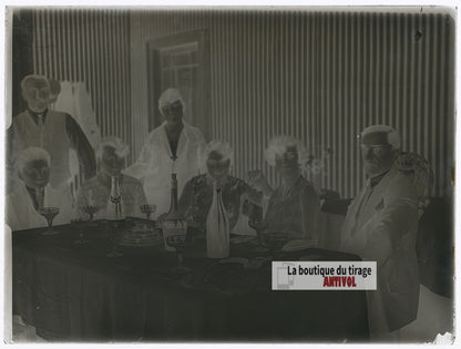 Réunion familiale, repas, vin, plaque verre photo ancienne, négatif 9x12 cm