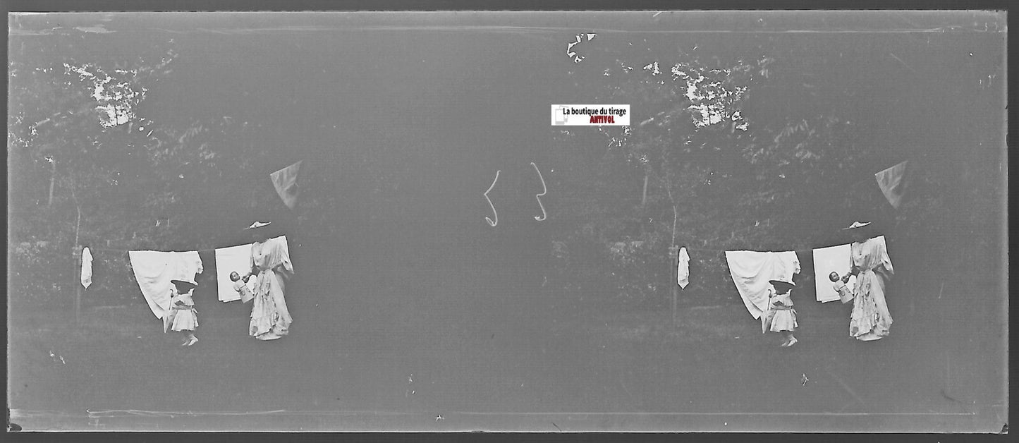 Mère, fille, Plaque verre photo stéréo, négatif noir & blanc 4,5x10,7 cm