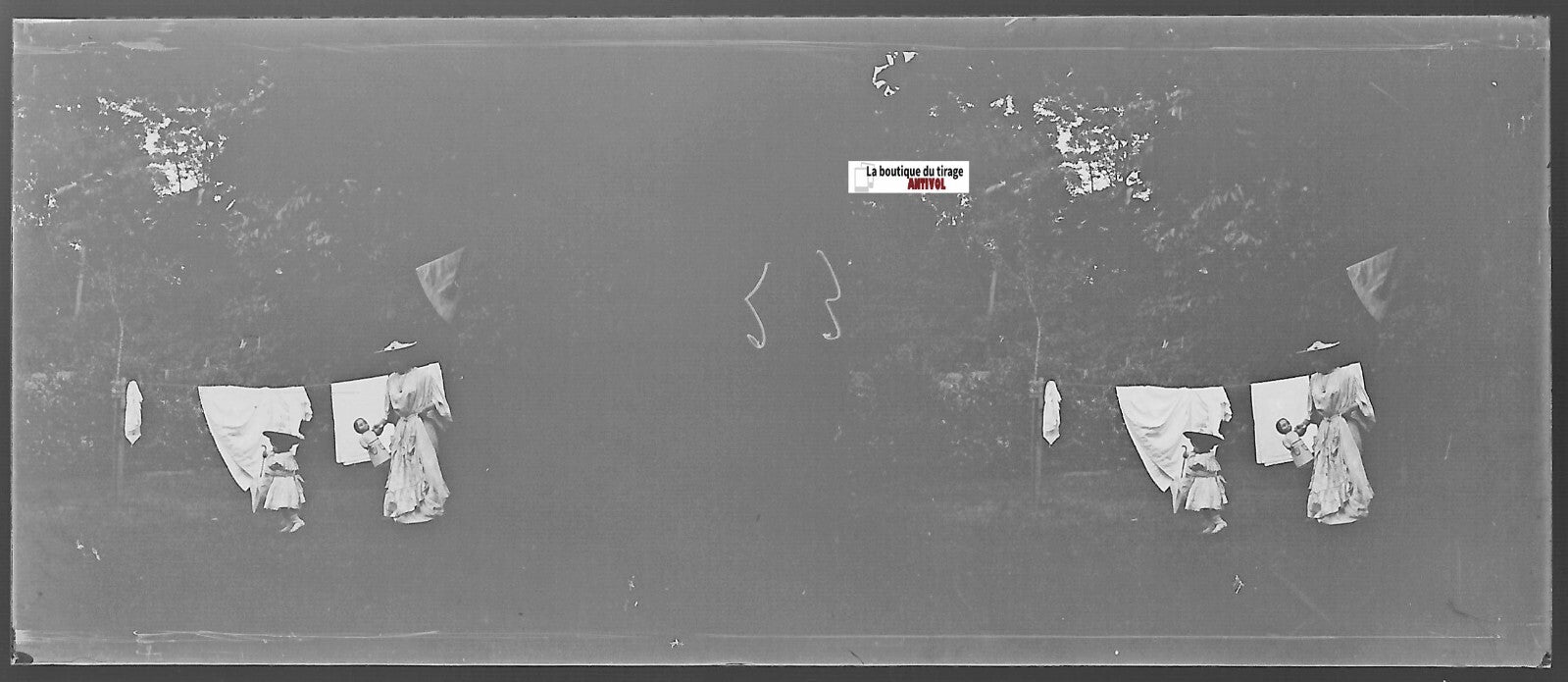 Mère, fille, Plaque verre photo stéréo, négatif noir & blanc 4,5x10,7 cm