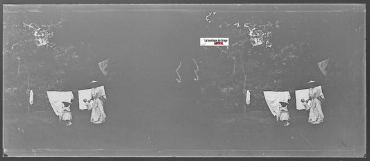 Mère, fille, Plaque verre photo stéréo, négatif noir & blanc 4,5x10,7 cm