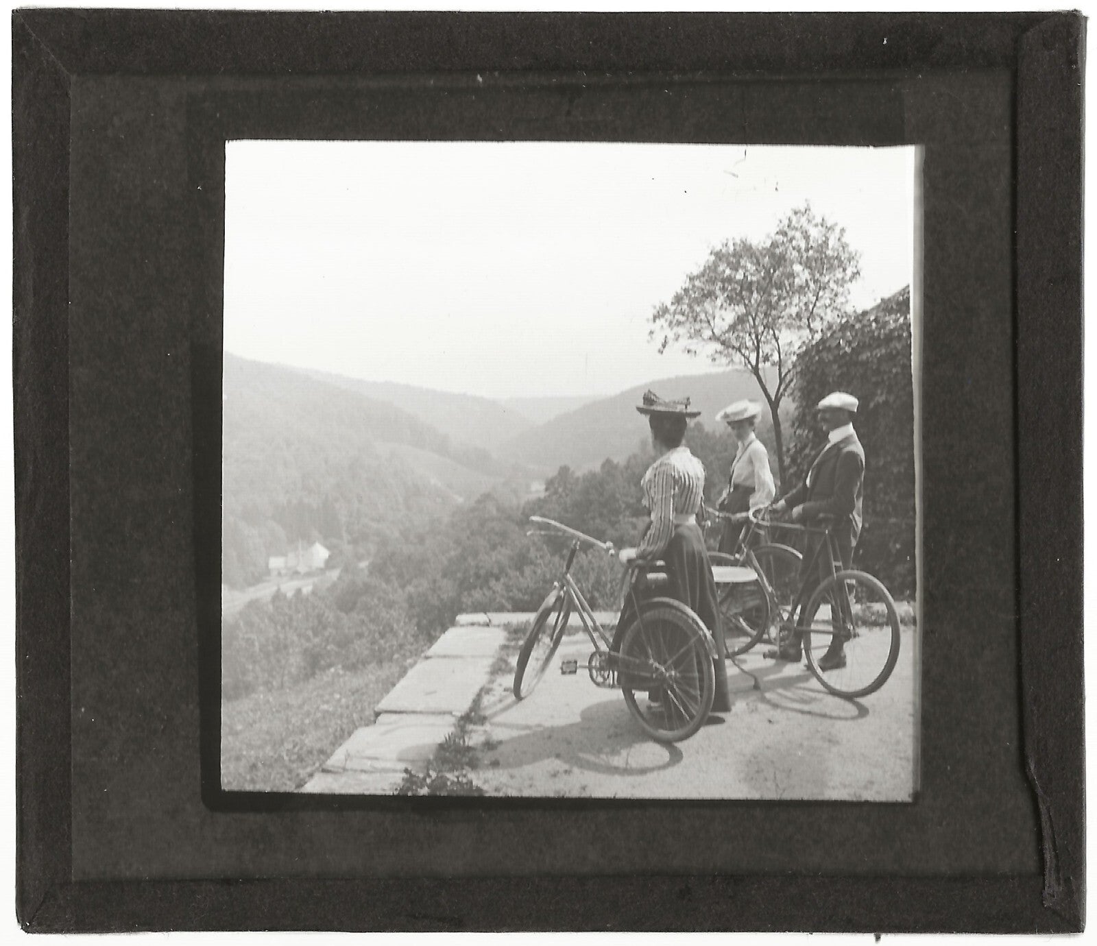 Vélo Plombières-les-Bains, photo ancienne plaque de verre, positif 8,5x10 cm