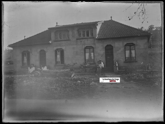 Maison, France, Plaque verre photo ancienne, négatif noir & blanc 9x12 cm