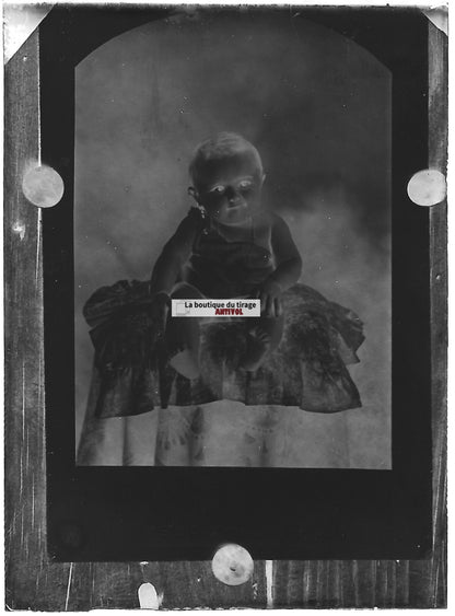 Plaque verre photo ancienne négatif noir et blanc 6x9 cm enfant bébé enfance