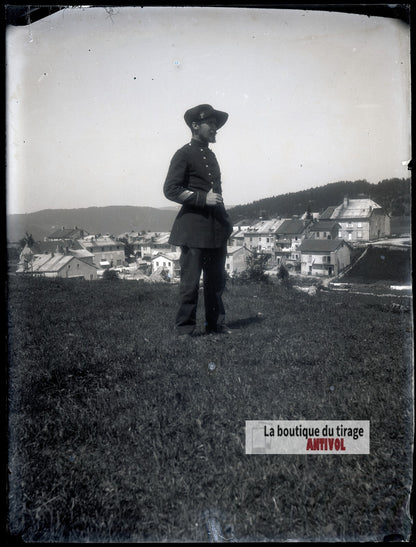 Portrait d'un douanier, montagne, plaque verre photo ancienne, négatif 9x12 cm