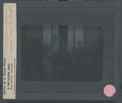 Messe sous la tente, photo plaque verre, noir & blanc, positif 8,5x10 cm