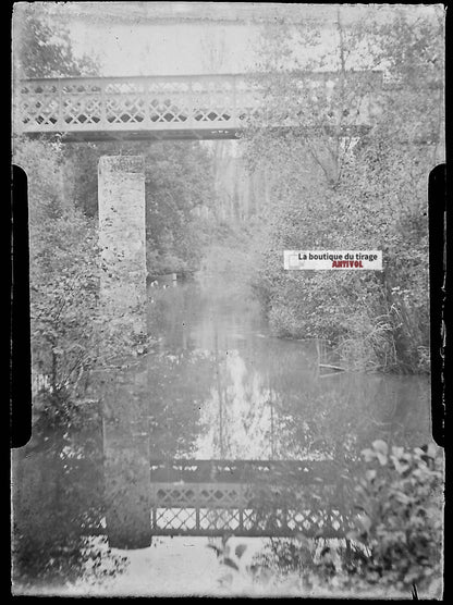 Plaque verre photo ancienne négatif noir et blanc 6x9 cm pont rivière paysage 