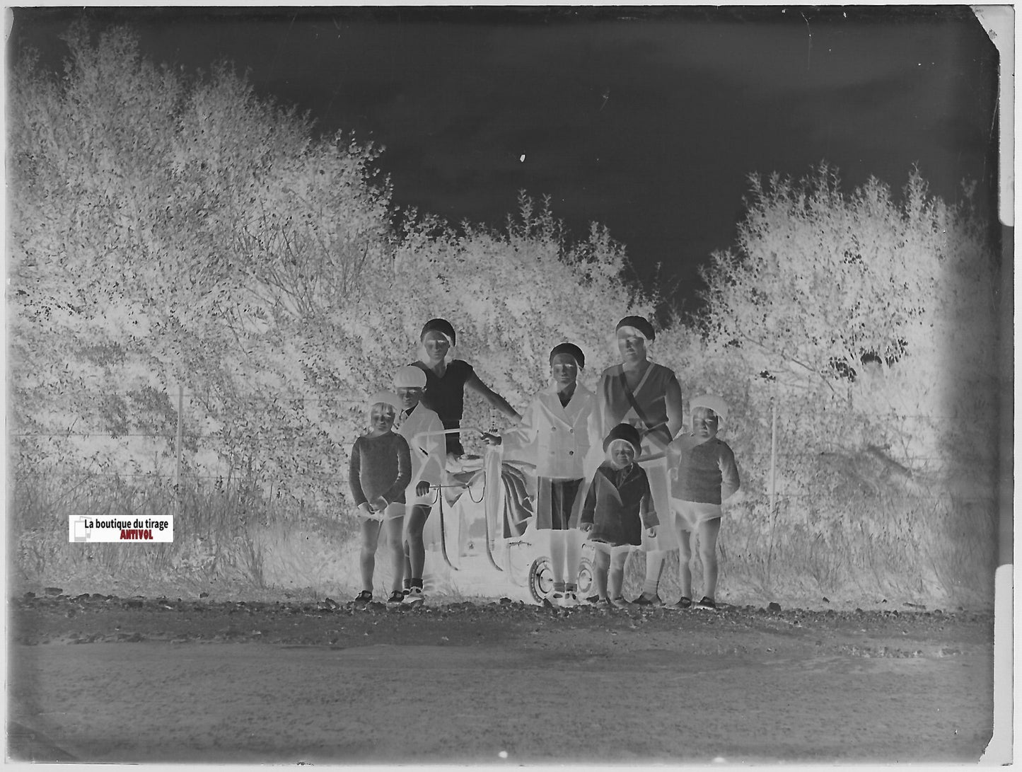Promenade, enfants, Plaque verre photo ancienne, négatif noir & blanc 9x12 cm