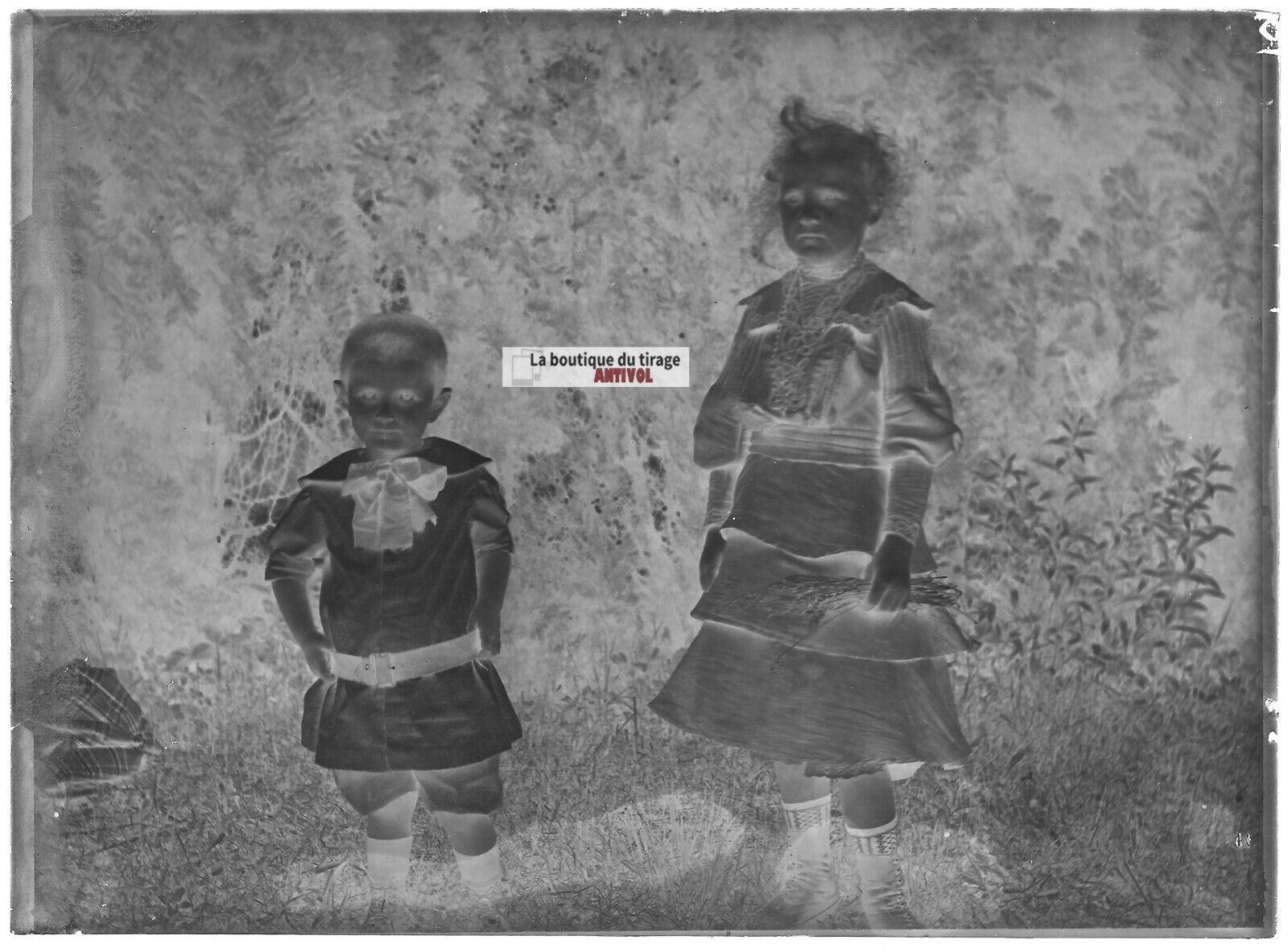 Plaque verre photo ancienne négatif noir et blanc 13x18 cm enfants jardin France