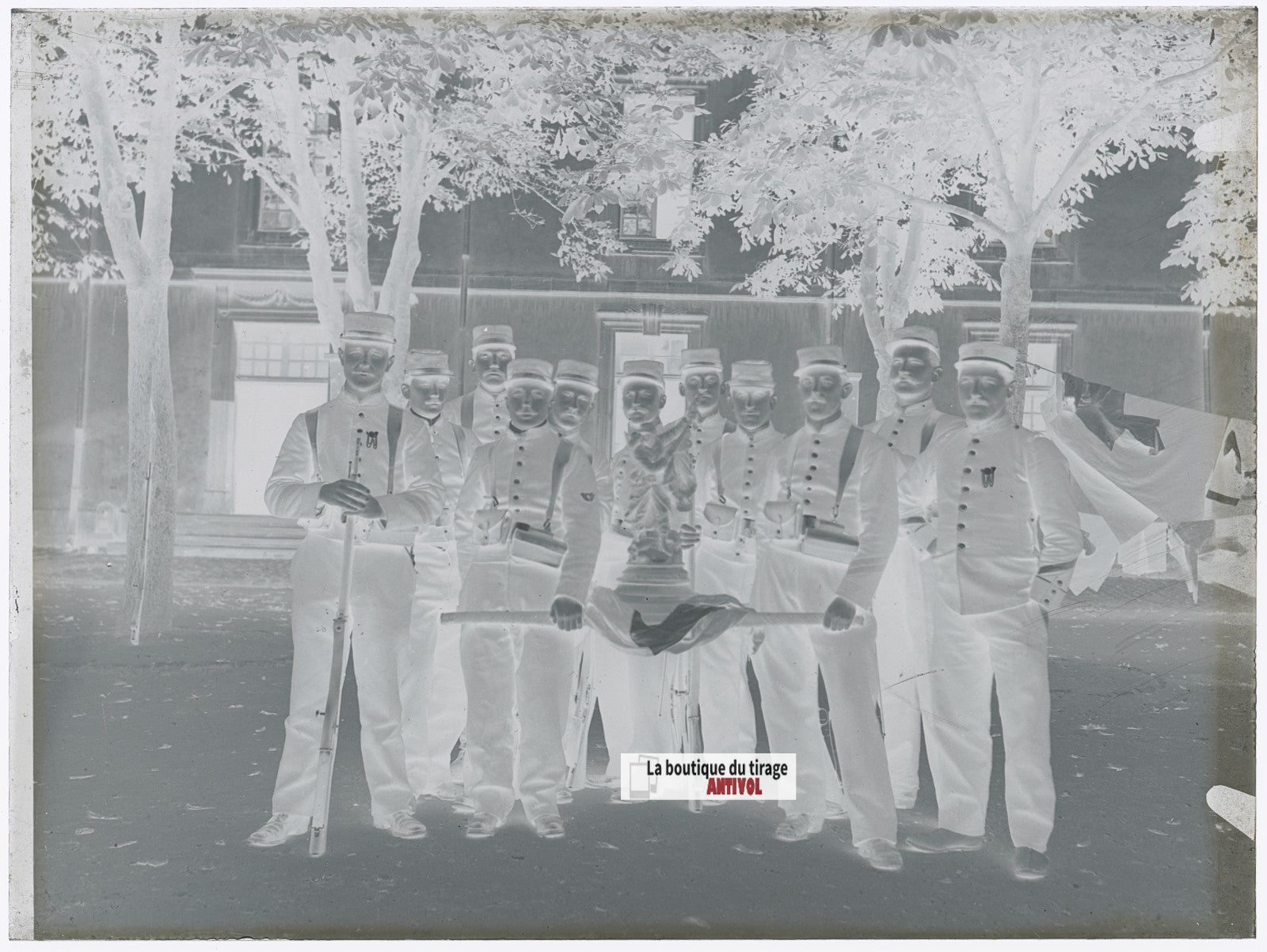 Groupe de soldats, caserne, plaque verre, photo ancienne, négatif N&B 9x12 cm