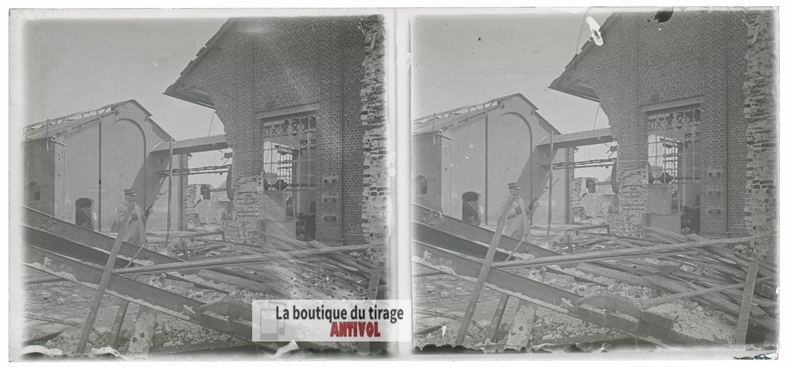 Usine bombardée, officier WW1, plaque verre photo ancienne stéréo 6x13 cm