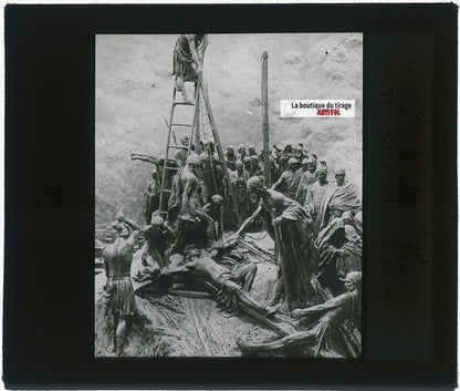 Jésus attaché à la croix, photo ancienne, plaque verre, noir & blanc, 8,5x10 cm