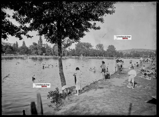 Plaque verre photo ancienne négatif noir et blanc 13x18 cm Vichy baignade bain