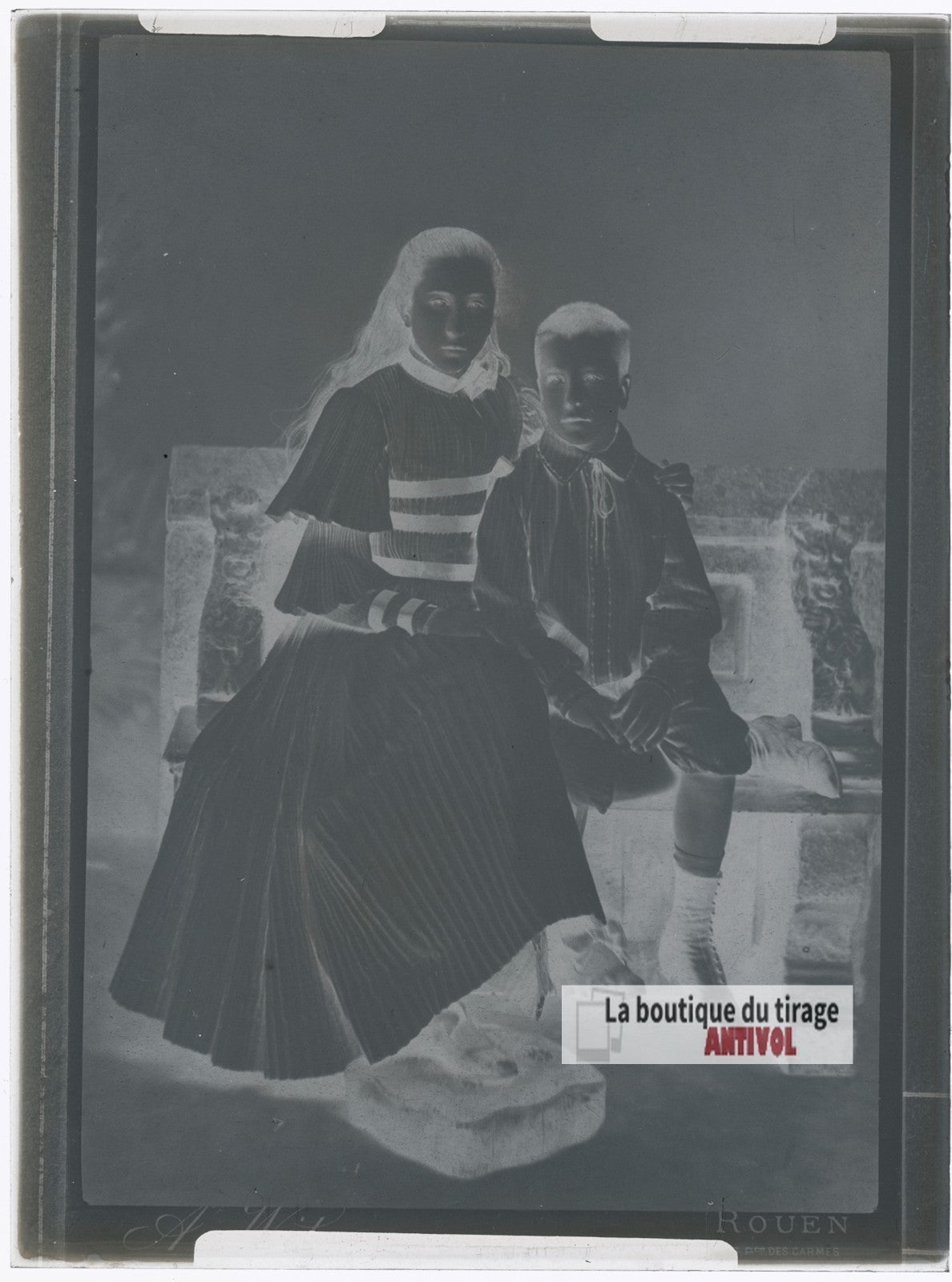 Portrait de deux enfants, banc, plaque verre photo ancienne, négatif 9x12 cm