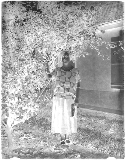 Plaque verre photo ancienne négatif noir et blanc 9x12 cm portrait femme France 