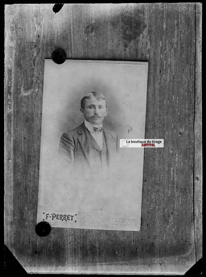 Plaque verre photo ancienne négatif noir et blanc 6x9 cm homme Perret Agen 
