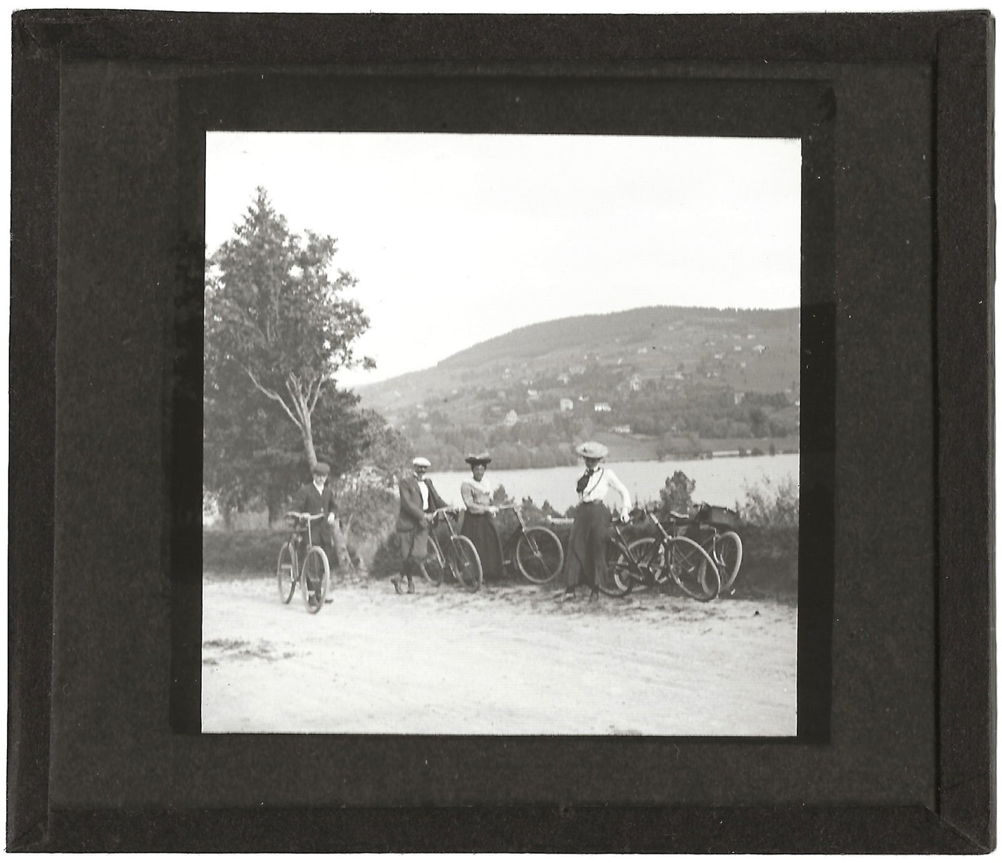 Vélos, route de Rochesson, photo ancienne plaque de verre, positif 8,5x10 cm