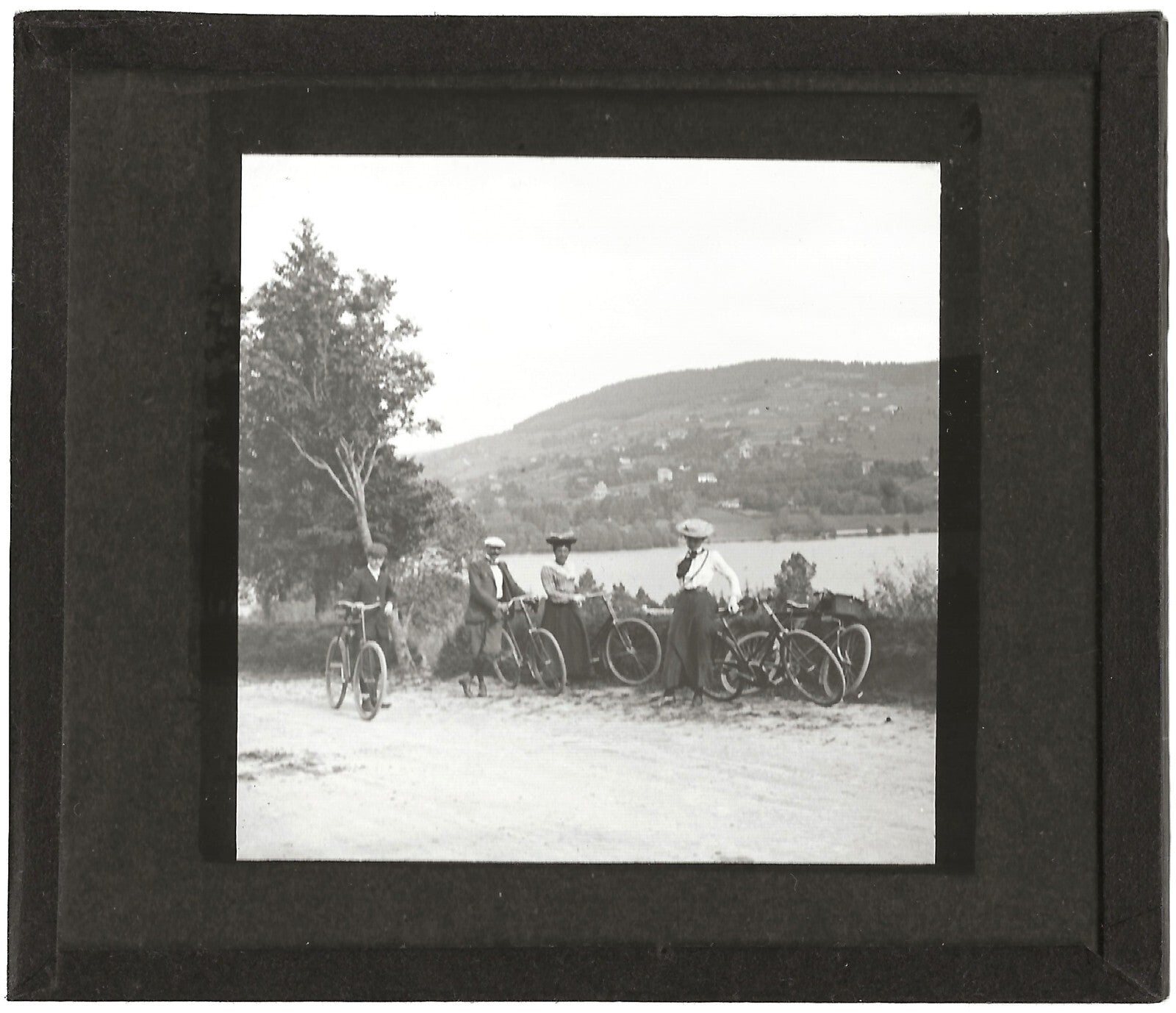 Vélos, route de Rochesson, photo ancienne plaque de verre, positif 8,5x10 cm