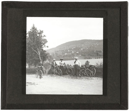 Vélos, route de Rochesson, photo ancienne plaque de verre, positif 8,5x10 cm