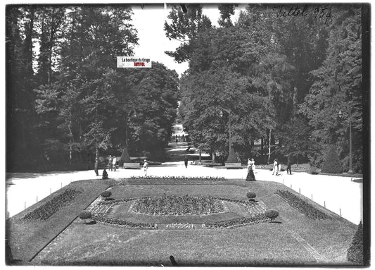 Plaque verre photo ancienne positif noir et blanc 13x18 cm Vittel Vosges jardin