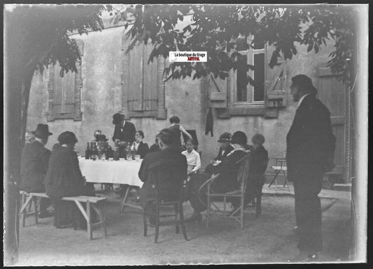 Apéritif, famille, Plaque verre photo ancienne, négatif noir & blanc 6x9 cm