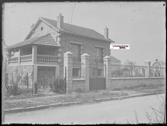 Maison, village, Plaque verre photo ancienne, négatif noir & blanc 9x12 cm