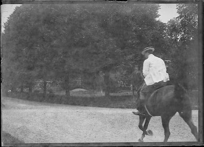 Plaque verre photo négatif noir et blanc 6x9 cm homme sur cheval glass plate 