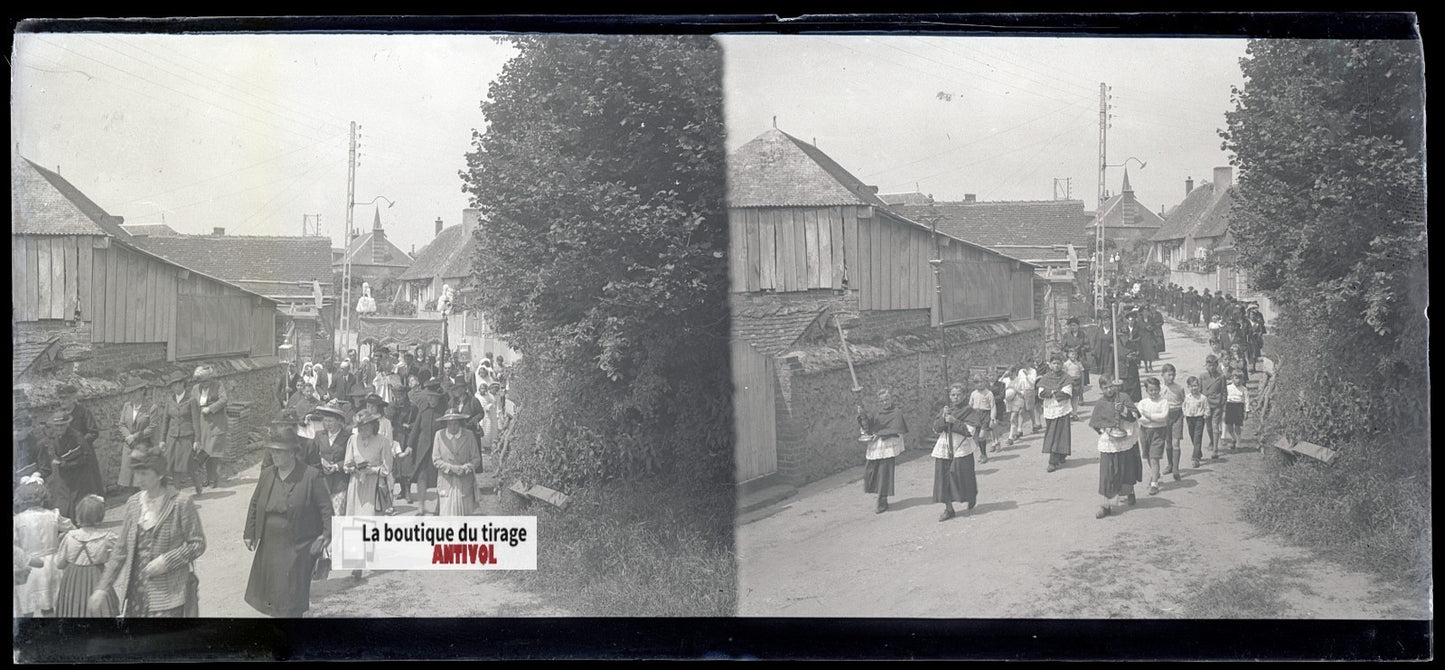 Procession, village France, plaque verre, photo ancienne, négatif N&B 6x13 cm