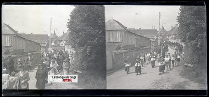 Procession, village France, plaque verre, photo ancienne, négatif N&B 6x13 cm