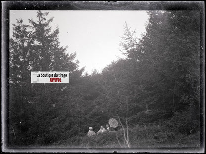 Personnage, nature, photo ancienne plaque verre, négatif noir & blanc, 9x12 cm