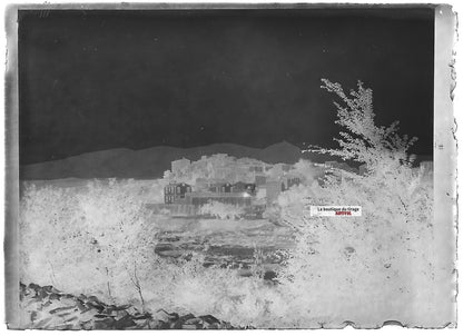 Plaque verre photo ancienne négatif noir et blanc 6x9 cm village maisons paysage