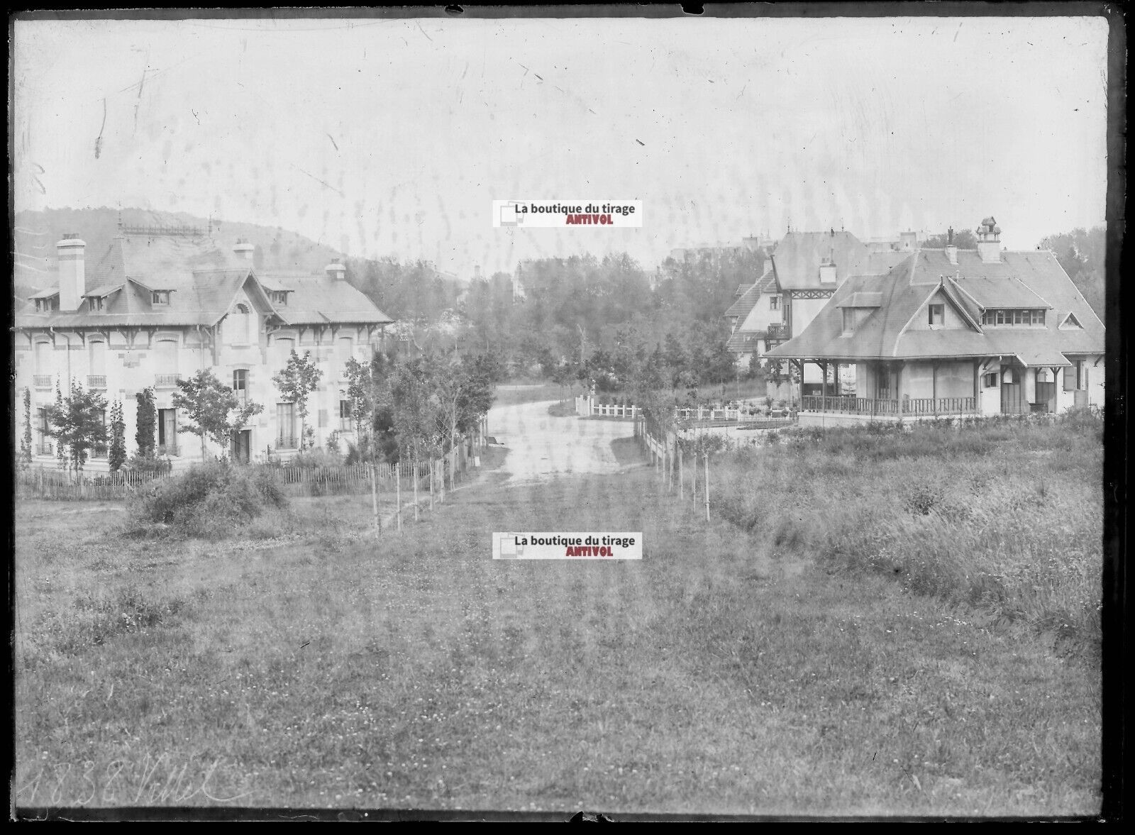 Plaque verre photo ancienne négatif noir et blanc 13x18 cm Vittel maisons