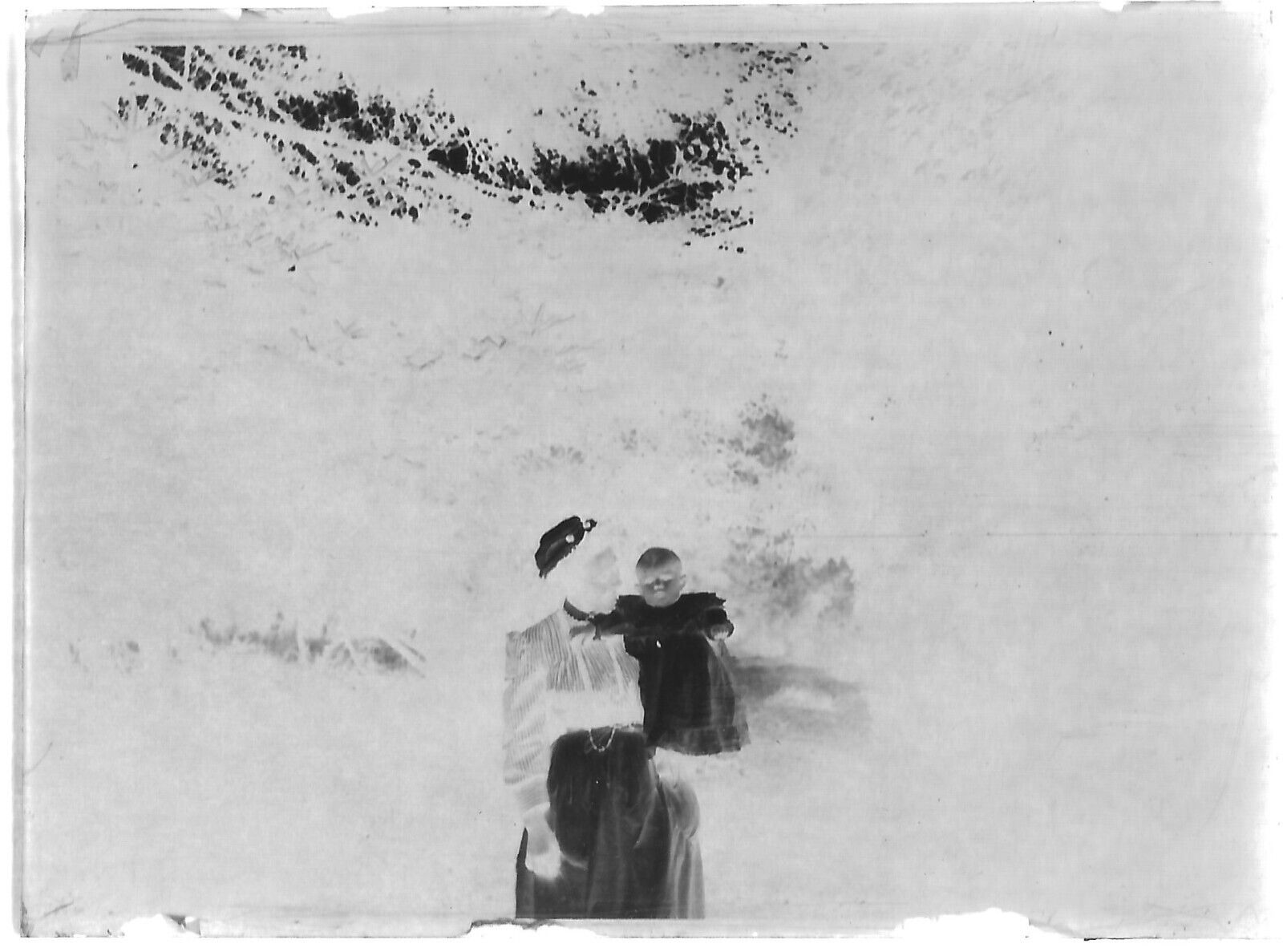 Plaque verre photo négatif noir et blanc 6x9 cm femme bébé fille vintage France