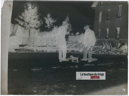Deux hommes, chien, militaire, plaque verre photo ancienne, négatif 9x12 cm