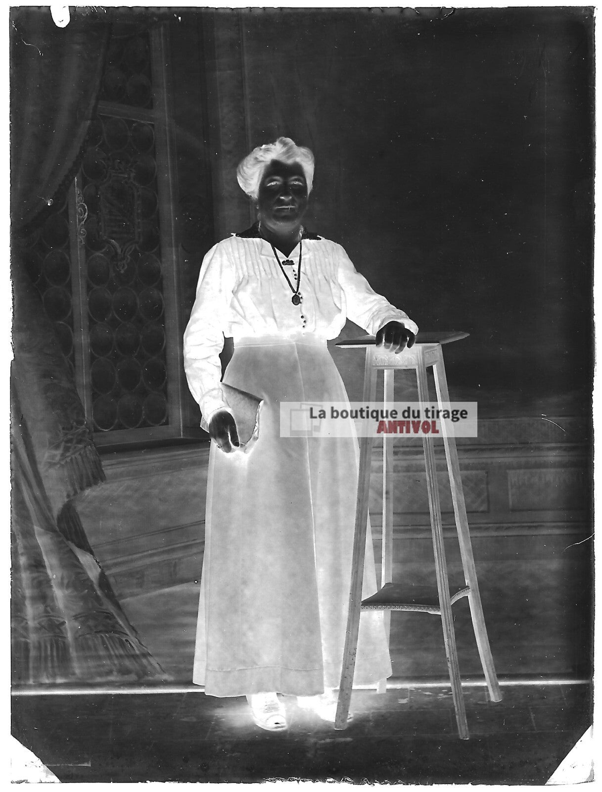 Plaque verre photo ancienne négatif noir et blanc 9x12 cm femme vintage France