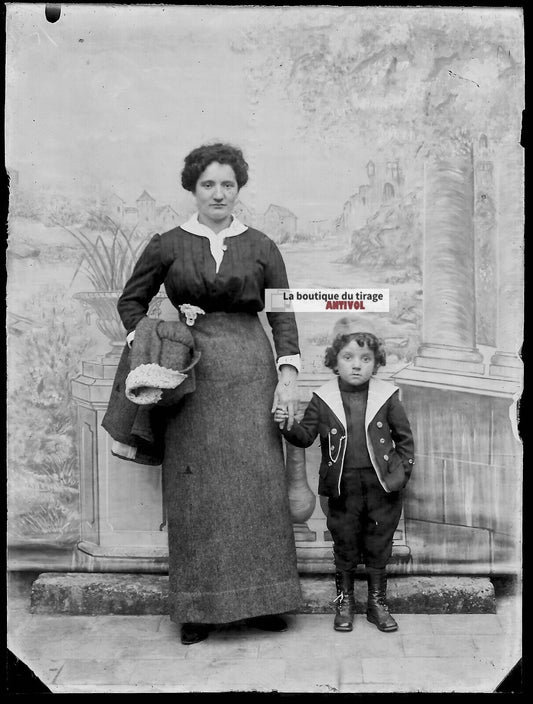 Plaque verre photo ancienne négatif noir et blanc 9x12 cm femme mère fils enfant