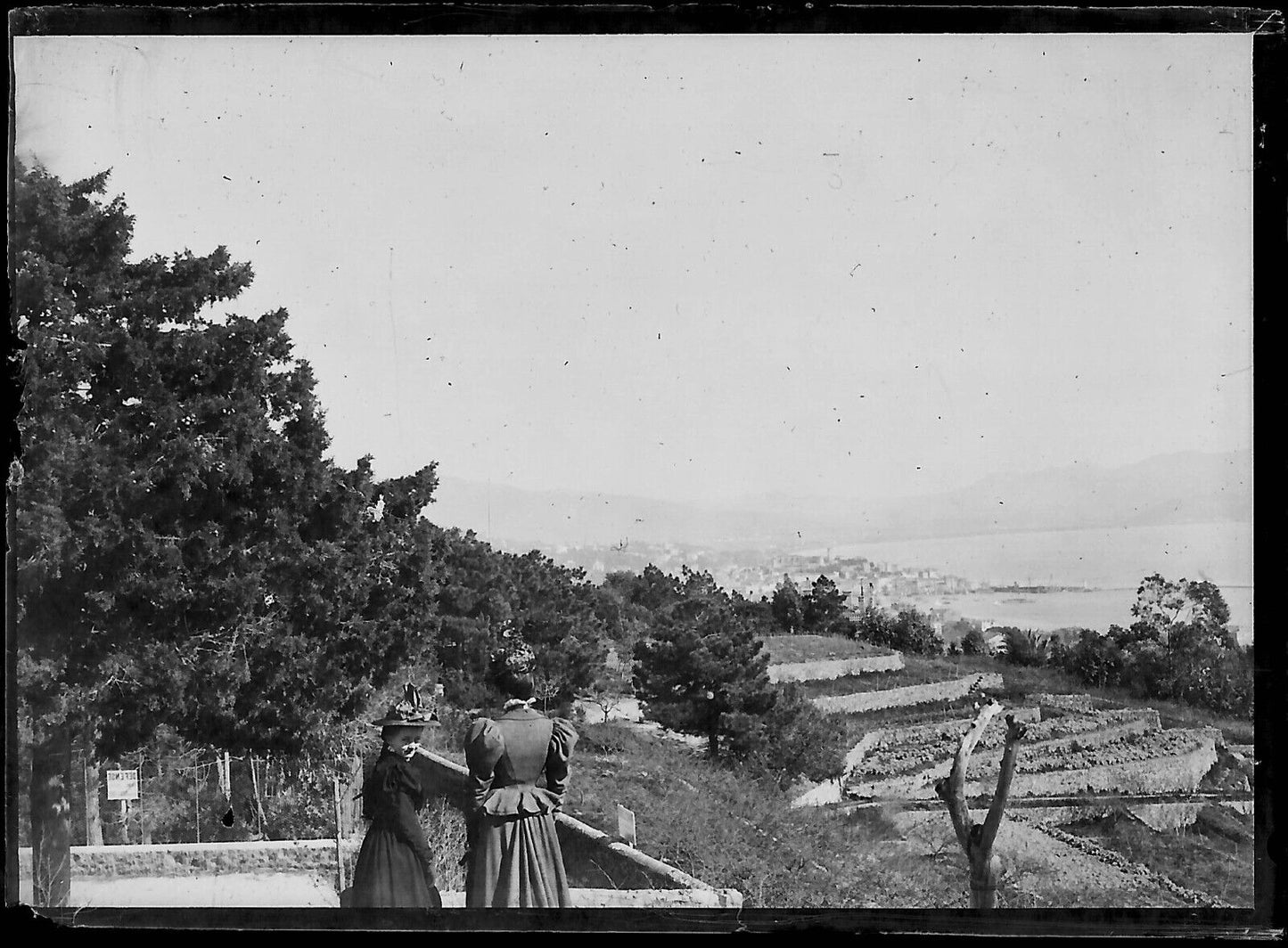 Plaque verre photo négatif noir et blanc 6x9 cm mer Provence femmes paysage 