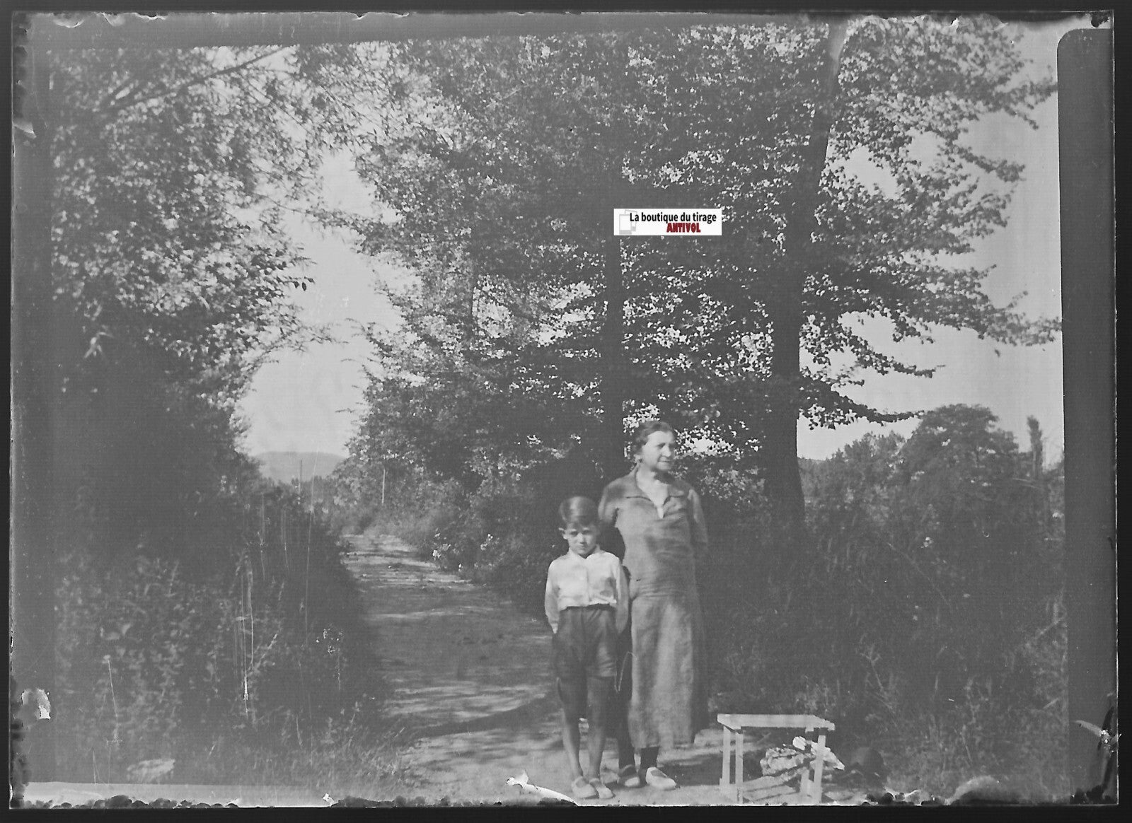 Garçon, grand-mère, Plaque verre photo ancienne, négatif noir & blanc 6x9 cm