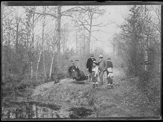 Plaque verre photo ancienne négatif noir et blanc 6x9 cm forêt famille France - La Boutique Du Tirage 