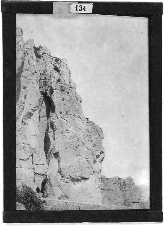 Plaque verre photo ancienne positif noir et blanc 6x9 cm Cévennes France falaise