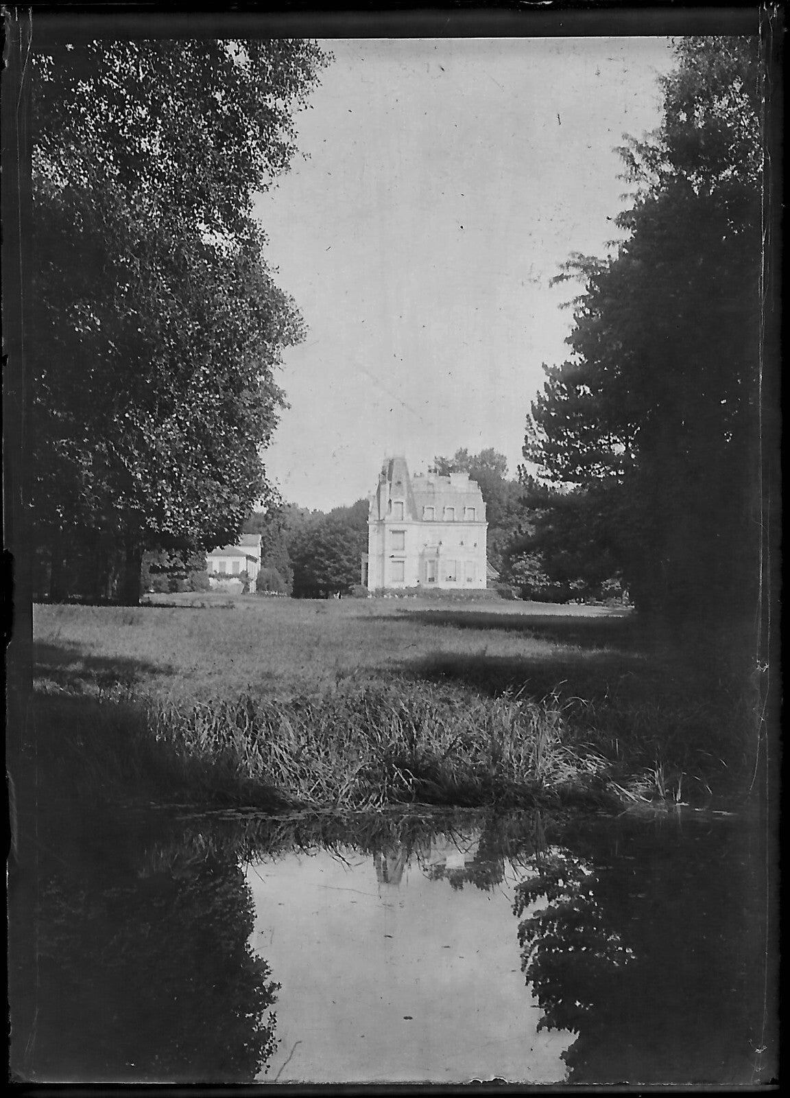 Plaque verre photo ancienne négatif noir et blanc 6x9 cm château Bailly France 